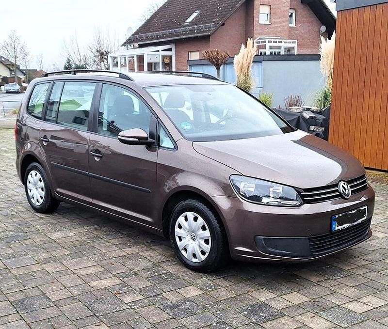 Braun Gebraucht 2011 VW Touran Trendline Van / Kleinbus | 6.790 € (Fairer Preis) - Bild 1/4