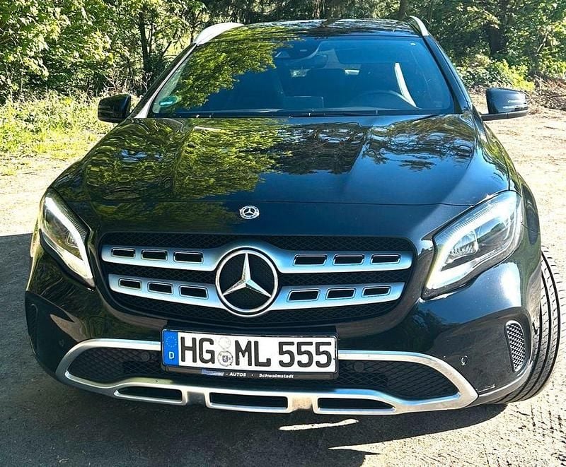 Schwarz Gebraucht 2019 Mercedes GLA180 SUV | 17.000 € (Guter Preis) - Bild 1/4