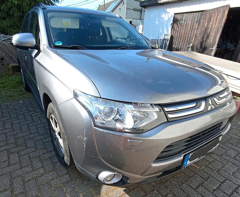 Silber Gebraucht 2012 Mitsubishi Outlander SUV | 8.499 € (Etwas zu teuer) - Bild 1/4