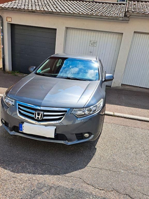 Grau Gebraucht 2011 Honda Accord Limousine | 10.800 € (Teuer) - Bild 1/4