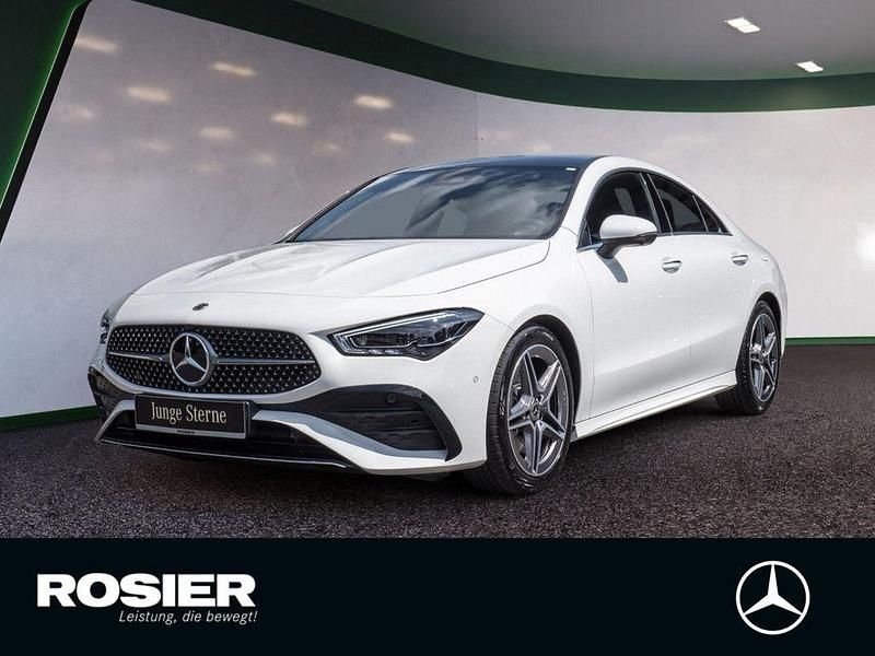 Weiß Gebraucht 2025 Mercedes CLA220 AMG line Limousine | 51.990 € - Bild 1/4