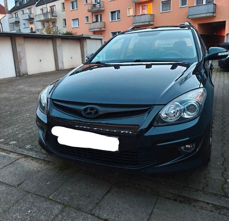 Schwarz Gebraucht 2010 Hyundai i30 Kombi | 3.499 € (Fairer Preis) - Bild 1/4