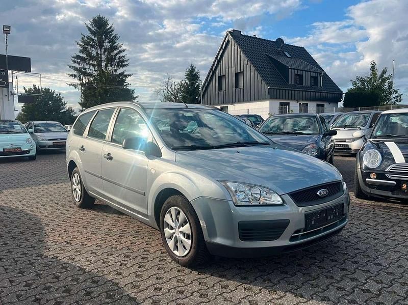 Gebraucht Ford Focus Trend 101 PS (74 kW) 2005 Silber Kombi
