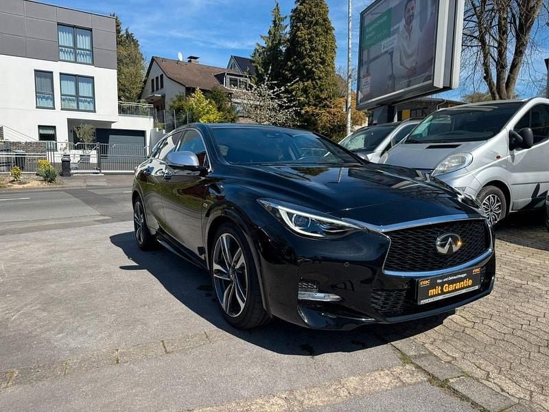 Gebraucht Infiniti Q30 211 PS (155 kW) 2017 Schwarz Limousine