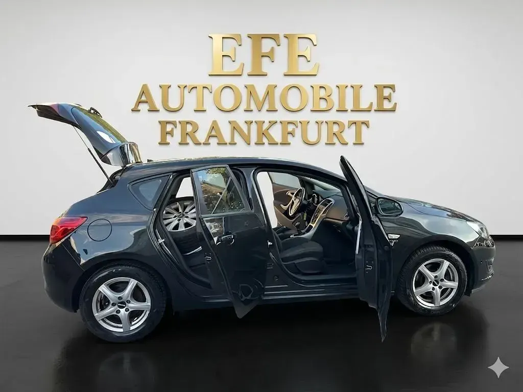 Gebraucht Opel Astra Active 131 PS (96 kW) 2013 Schwarz Limousine