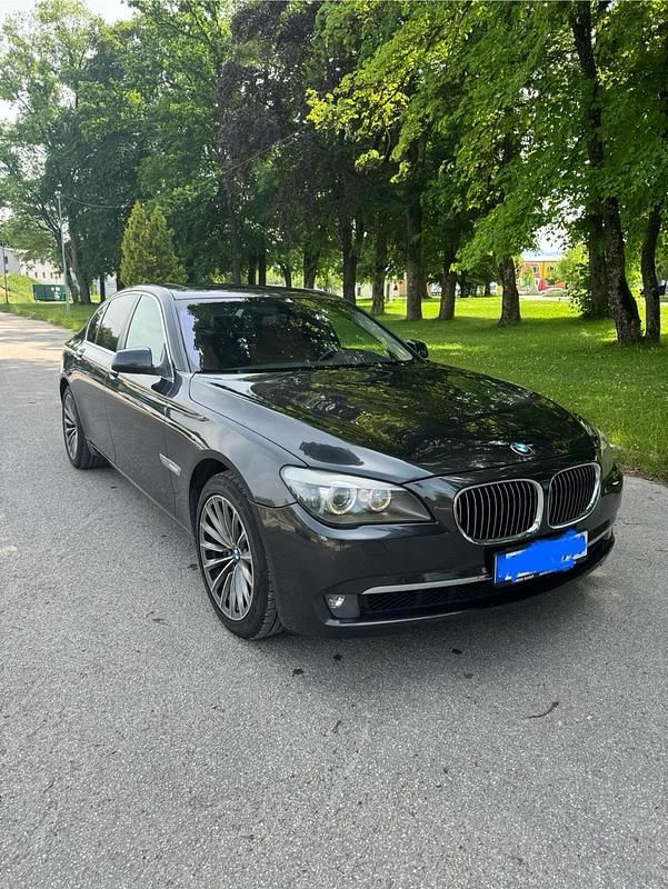 Schwarz Gebraucht 2009 BMW 750 Limousine | 11.500 € (Etwas zu teuer) - Bild 1/4