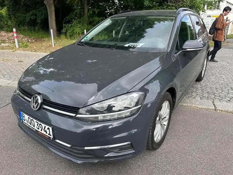 Grau Gebraucht 2019 VW Golf VII Comfortline Kombi | 9.900 € (Fairer Preis) - Bild 1/4