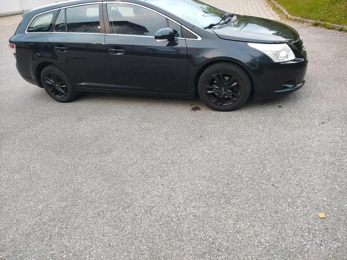 Gebraucht Toyota Avensis 126 PS (92 kW) 2010 Schwarz Kombi
