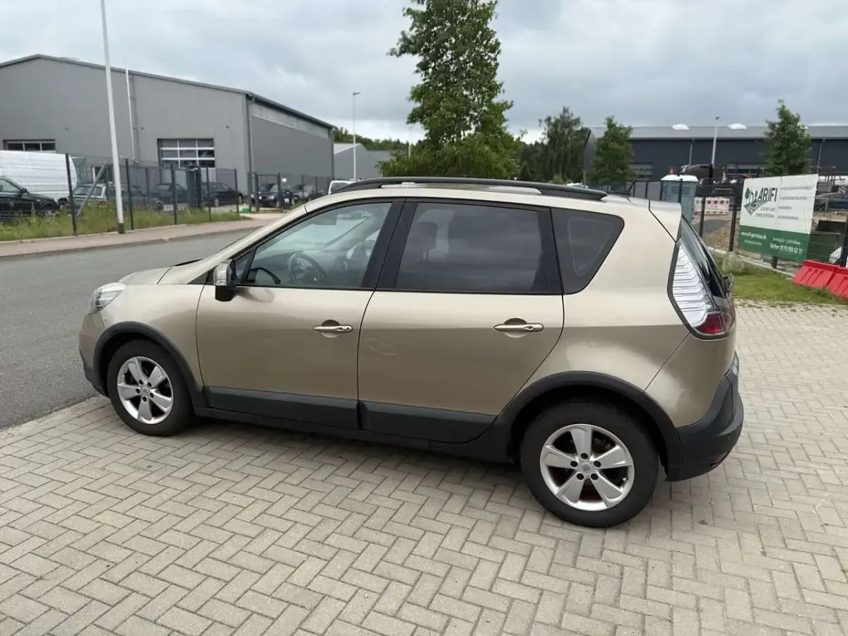 Gebraucht Renault Scénic III Initiale Paris 110 PS (80 kW) 2014 Gold Van / Kleinbus
