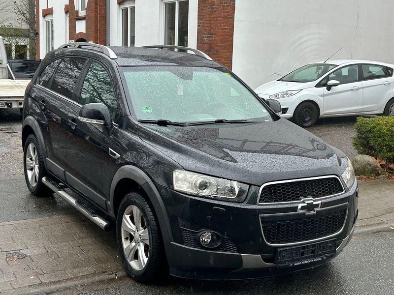Schwarz Gebraucht 2013 Chevrolet Captiva LT SUV | 4.999 € (Superpreis) - Bild 1/4