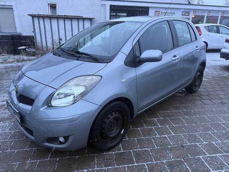 Silber Gebraucht 2010 Toyota Yaris Life Limousine | 3.790 € (Guter Preis) - Bild 1/4