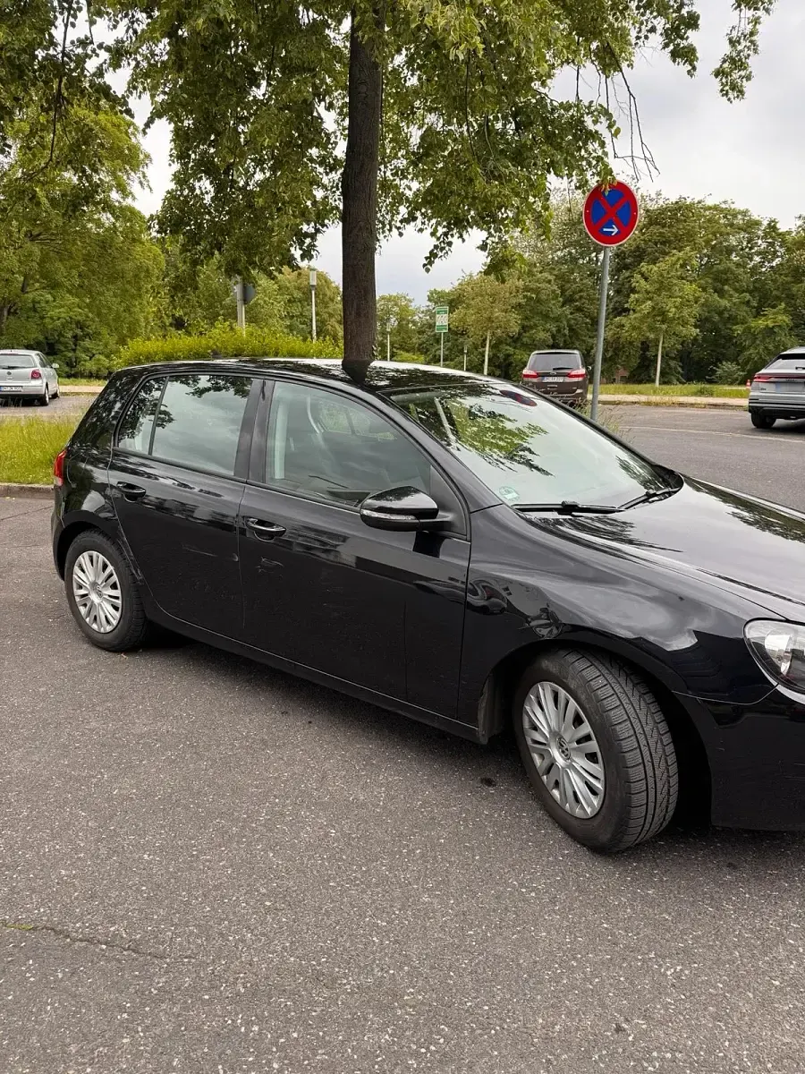 Gebraucht VW Golf VI 105 PS (77 kW) 2011 Schwarz Kleinwagen