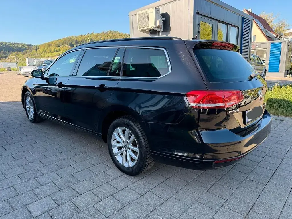 Second-hand VW Passat Comfortline 150 CP (110 kW) 2017 Negru Break