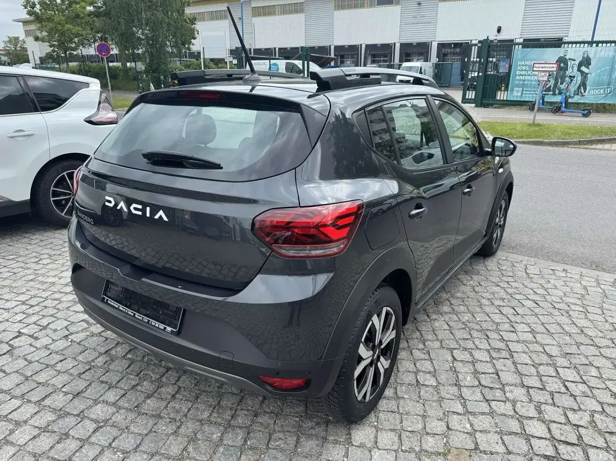 Gebraucht Dacia Sandero Expression 91 PS (66 kW) 2023 Kometengrau Limousine