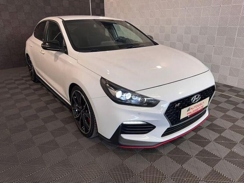 Weiß Gebraucht 2020 Hyundai i30 N Performance Limousine | 23.950 € (Fairer Preis) - Bild 1/4