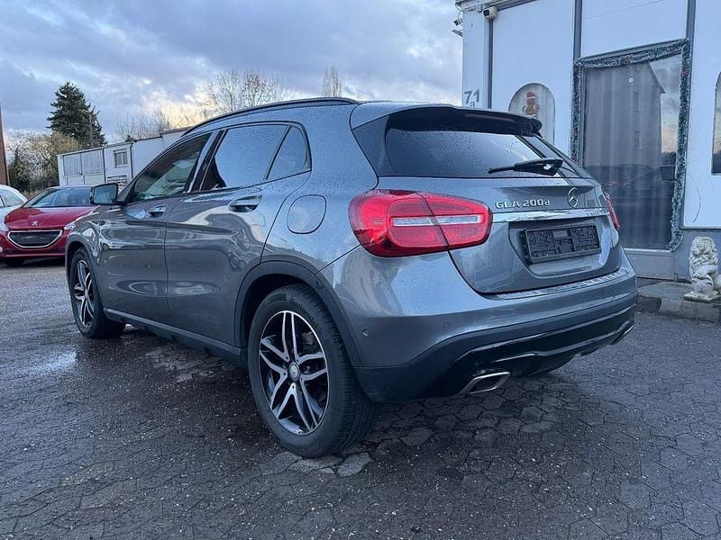 Gebraucht Mercedes GLA200 136 PS (100 kW) 2017 Grau SUV