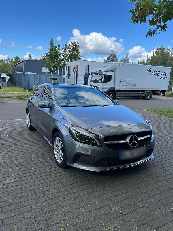 Gebraucht Mercedes A200 2016 Grau Limousine