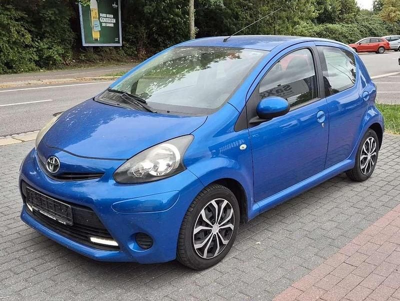 Blau Gebraucht 2013 Toyota Aygo Cool Kleinwagen | 4.290 € (Fairer Preis) - Bild 1/4