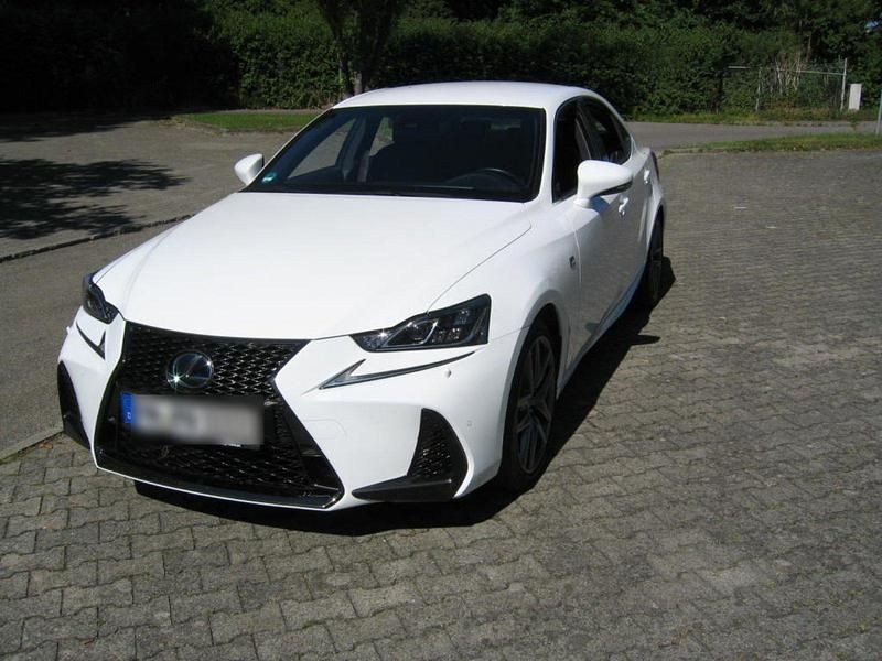 Weiß Gebraucht 2018 Lexus IS300h Sport Line Limousine | 36.500 € (Teuer) - Bild 1/4