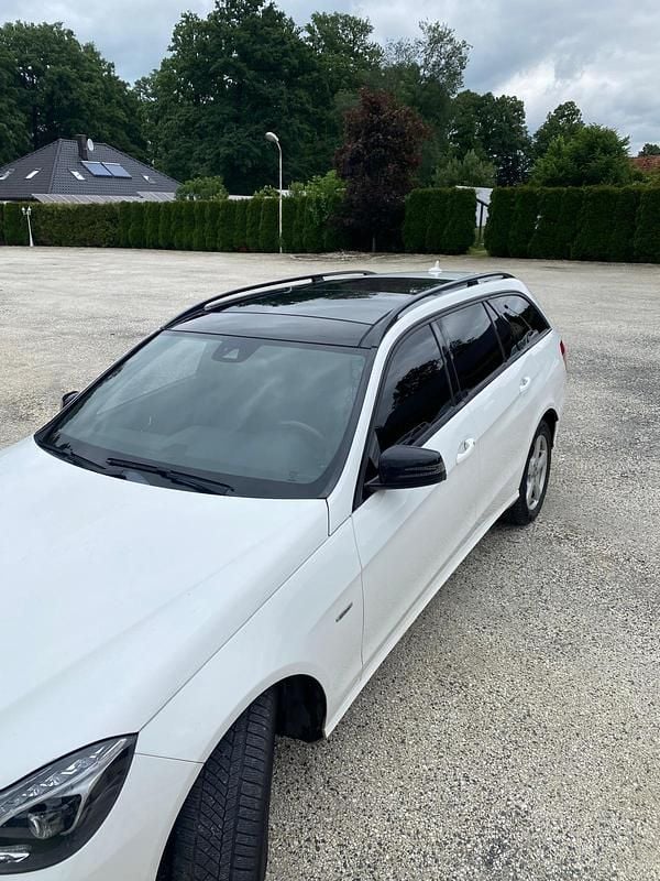 Gebraucht Mercedes E220 Edition 125 PS (91 kW) 2015 Weiß Kombi