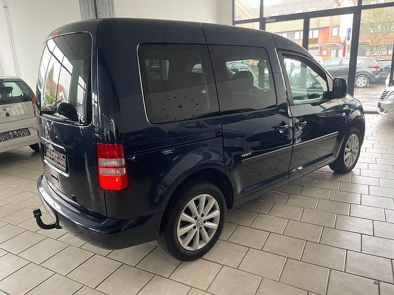 Gebraucht VW Caddy Team 105 PS (77 kW) 2015 Blau Van / Kleinbus