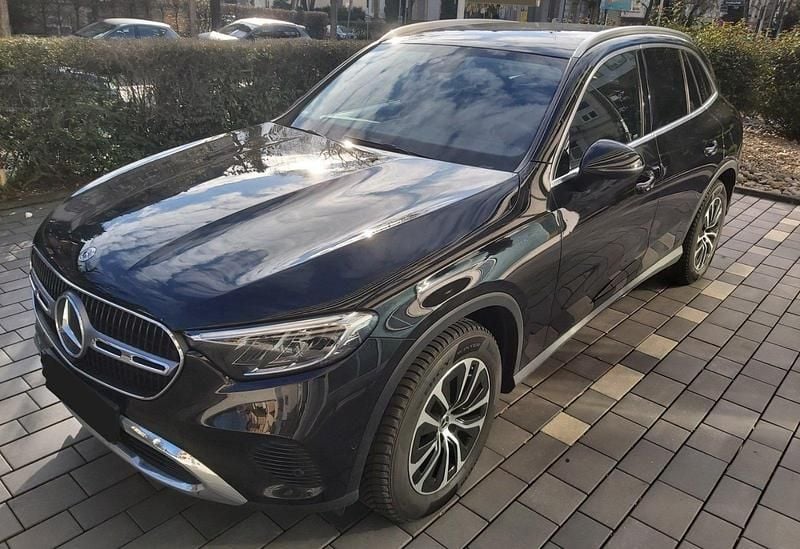 Gebraucht Mercedes GLC220 197 PS (144 kW) 2022 Schwarz SUV