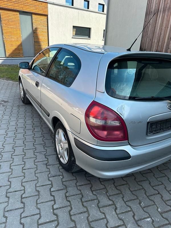 Gebraucht Nissan Almera 114 PS (83 kW) 2000 Silber Kleinwagen