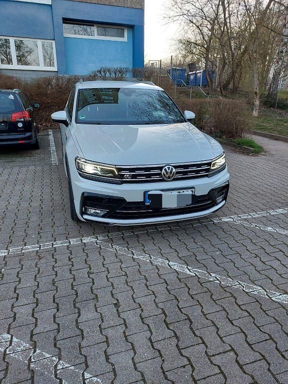 Second-hand VW Tiguan Highline 150 CP (110 kW) 2017 Negru SUV