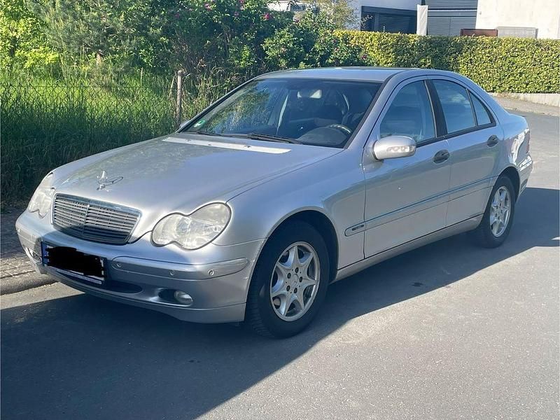 Silber Gebraucht 2003 Mercedes C180 Classic Limousine | 2.800 € (Fairer Preis) - Bild 1/4