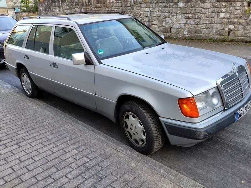 Silber Gebraucht 1991 Mercedes 230 Kombi | 11.000 € - Bild 1/4