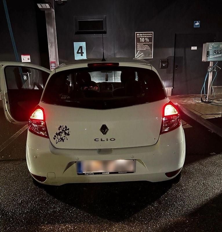 Gebraucht Renault Clio III 75 PS (55 kW) 2009 Weiß Kleinwagen