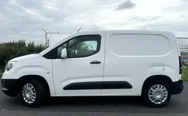 Gebraucht Opel Combo 102 PS (75 kW) 2018 Weiß Van / Kleinbus