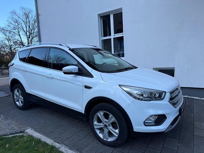 Gebraucht Ford Kuga 150 PS (110 kW) 2017 Weiß SUV
