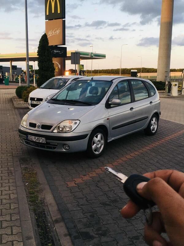 Silber Gebraucht 2000 Renault Scénic Van / Kleinbus | 950 € (Fairer Preis) - Bild 1/4