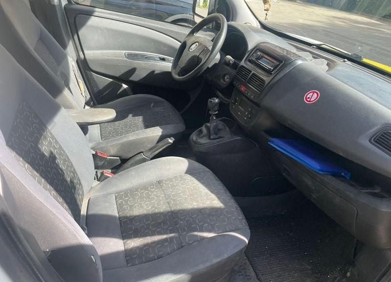 Weiß Gebraucht 2011 Fiat Doblò Emotion Van / Kleinbus | 1.800 € (Superpreis) - Bild 1/4