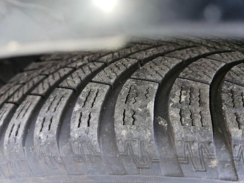 Gebraucht BMW 320 184 PS (135 kW) 2010 Schwarz Kombi