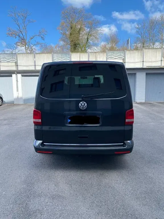 Second-hand VW Multivan 179 CP (131 kW) 2015 Negru Monovolum