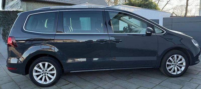 Gebraucht VW Sharan Highline 150 PS (110 kW) 2018 Grau Van / Kleinbus