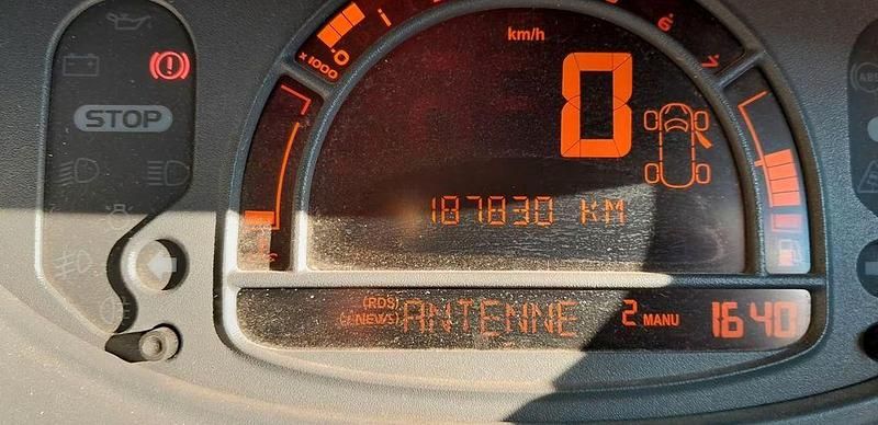 Second-hand Renault Modus 75 CP (55 kW) 2004 Roșu Monovolum