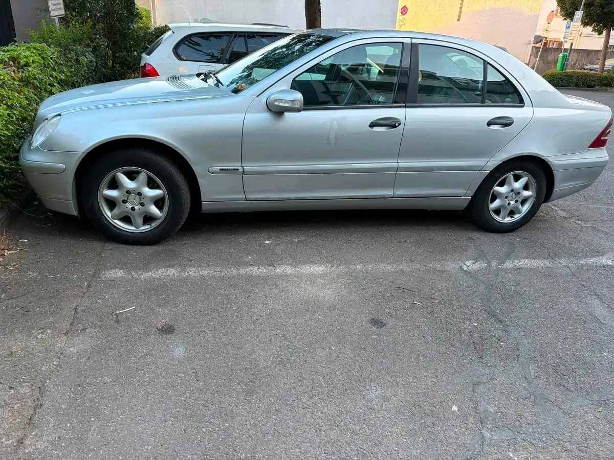 Gebraucht Mercedes C220 150 PS (110 kW) 2001 Silber Limousine