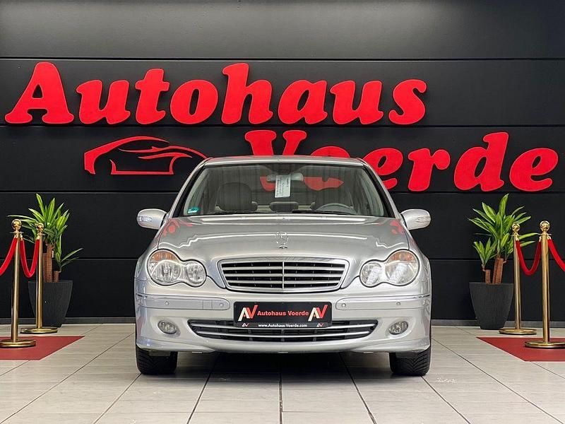 Silber Gebraucht 2005 Mercedes C180 Elegance Limousine | 9.490 € - Bild 1/4