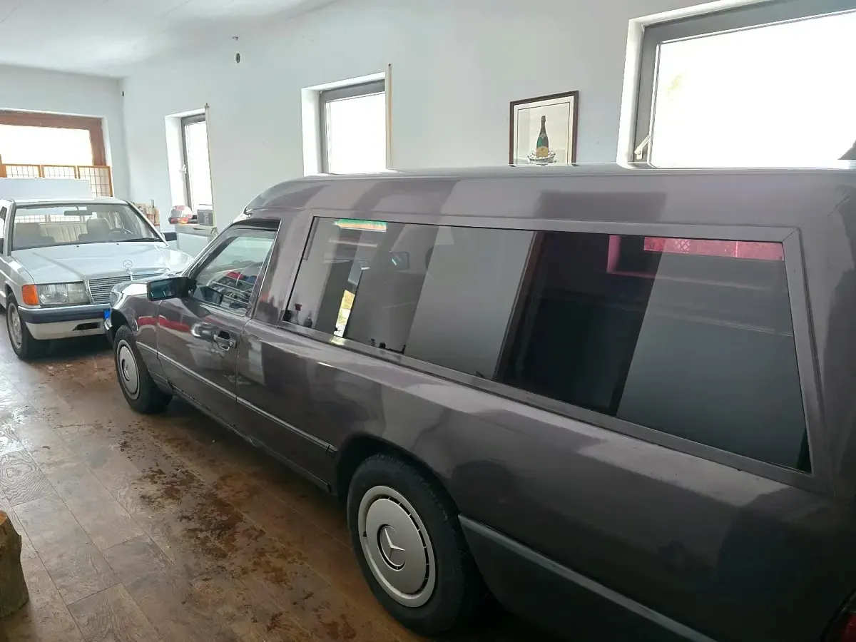 Gebraucht Mercedes E230 132 PS (97 kW) 1987 Kombi