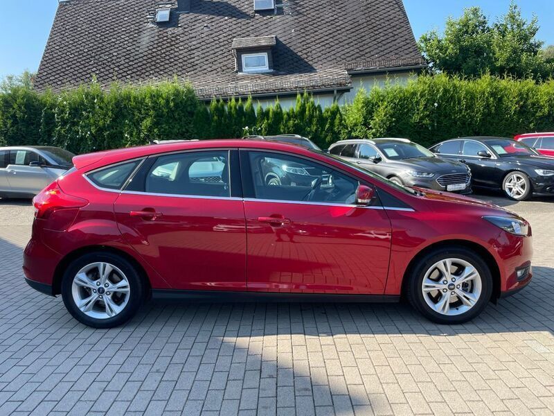 Gebraucht Ford Focus Sport 150 PS (110 kW) 2016 Rot (candyrot metallic) Limousine
