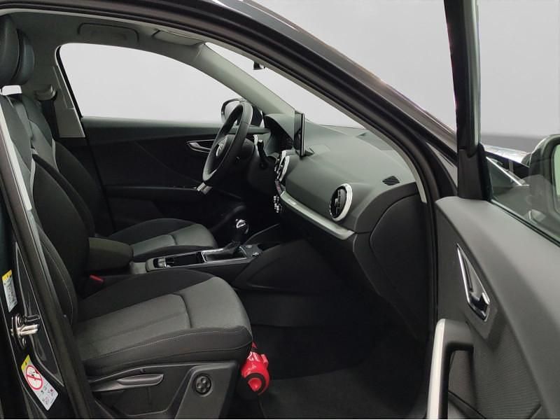 Neu Audi Q2 Advanced 150 PS (110 kW) 2026 Grau SUV