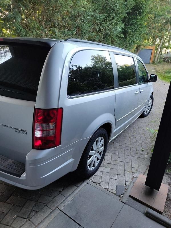 Silber Gebraucht 2010 Chrysler Voyager Van / Kleinbus | 5.000 € (Fairer Preis) - Bild 1/4