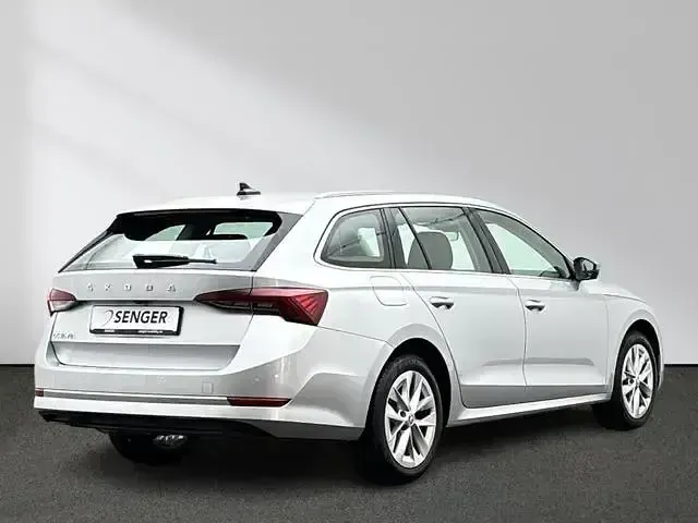 Gebraucht Skoda Octavia First Edition 150 PS (110 kW) 2022 Silber Kombi