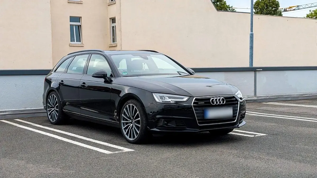 Gebraucht Audi A4 Exclusive 190 PS (139 kW) 2018 Schwarz Kombi