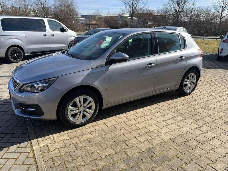 Gebraucht Peugeot 308 Active 131 PS (96 kW) 2020 Artense grau Limousine
