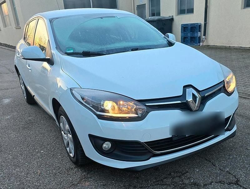 Weiß Gebraucht 2015 Renault Mégane III Kleinwagen | 4.750 € (Guter Preis) - Bild 1/4