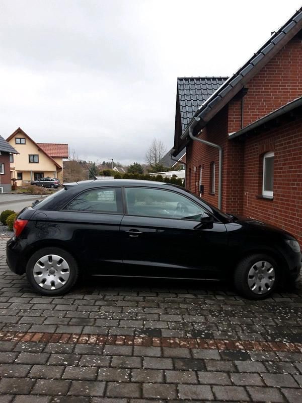 Second-hand Audi A1 90 CP (66 kW) 2012 Negru Hatchback